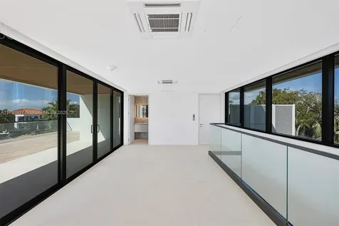 960 Mariner Drive Key Biscayne FL 33149