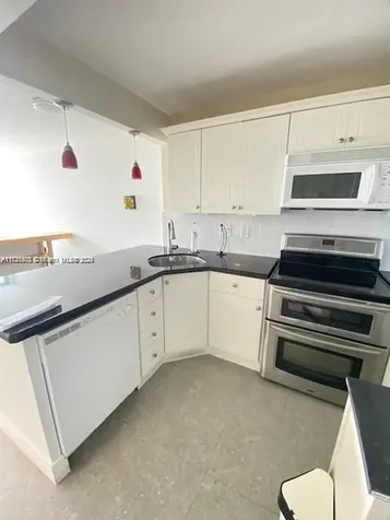 2899 Collins Avenue Miami Beach FL 33140