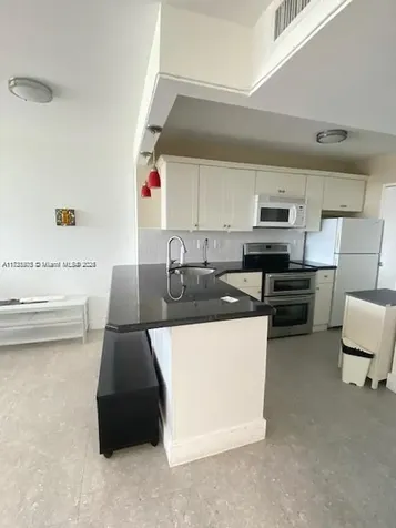 2899 Collins Avenue Miami Beach FL 33140