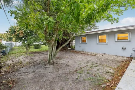 3851 NW 172nd Terrace Miami Gardens FL 33055