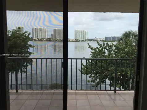 17878 N Bay Road Sunny Isles Beach FL 33160