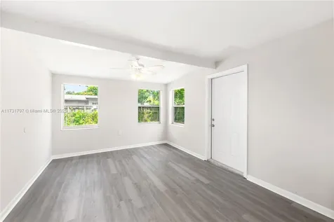 201 SW 65th Terrace Pembroke Pines FL 33023