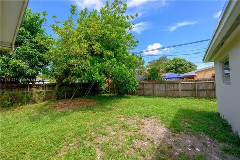 201 SW 65th Terrace Pembroke Pines FL 33023