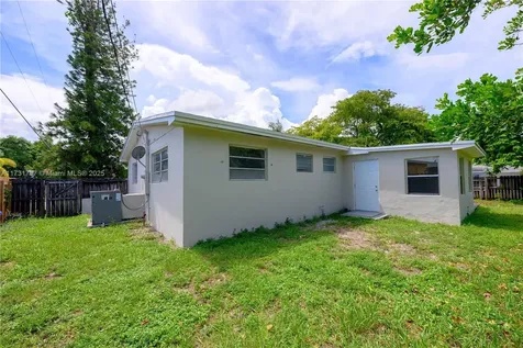 201 SW 65th Terrace Pembroke Pines FL 33023