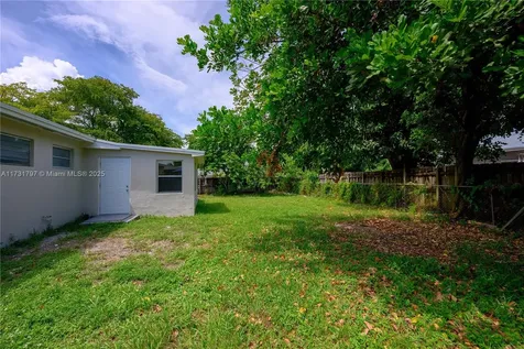 201 SW 65th Terrace Pembroke Pines FL 33023