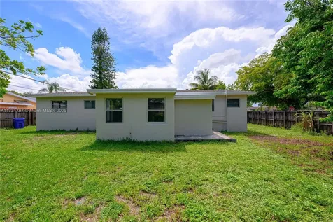 201 SW 65th Terrace Pembroke Pines FL 33023