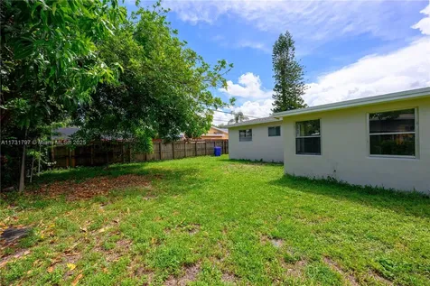 201 SW 65th Terrace Pembroke Pines FL 33023
