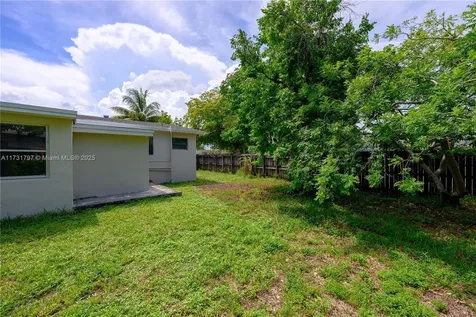 201 SW 65th Terrace Pembroke Pines FL 33023