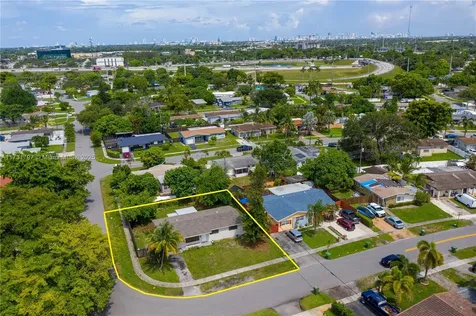 201 SW 65th Terrace Pembroke Pines FL 33023