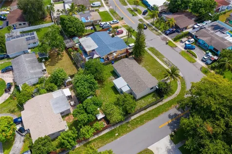 201 SW 65th Terrace Pembroke Pines FL 33023