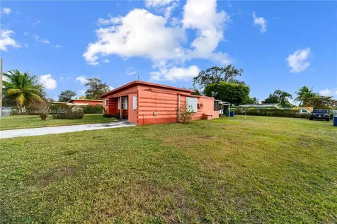 2140 NW 123rd Street Miami FL 33167