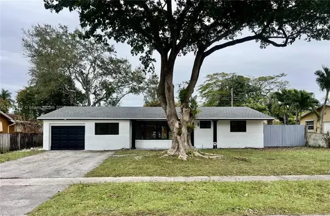 4461 NW 3rd Court Plantation FL 33317