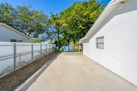 6360 W 16th Avenue Hialeah FL 33012