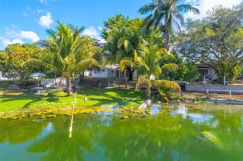 6360 W 16th Avenue Hialeah FL 33012