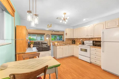 4902 NW 42nd Avenue Tamarac FL 33319