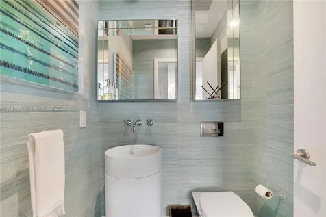 6103 S Aqua Avenue Miami Beach FL 33141