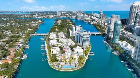 6103 S Aqua Avenue Miami Beach FL 33141