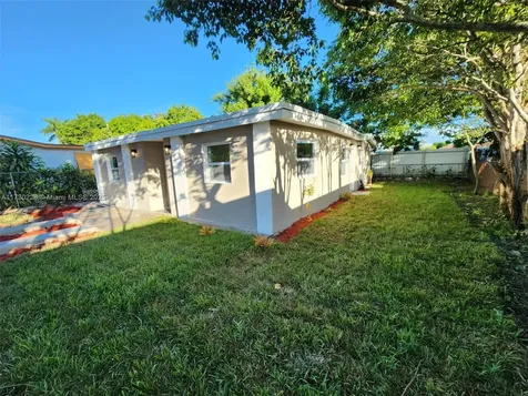 5618 SW 38th Street West Park FL 33023