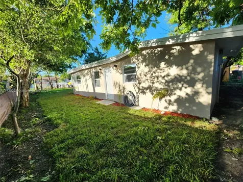 5618 SW 38th Street West Park FL 33023