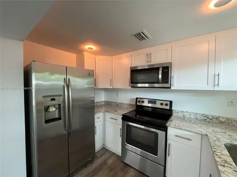 5618 SW 38th Street West Park FL 33023