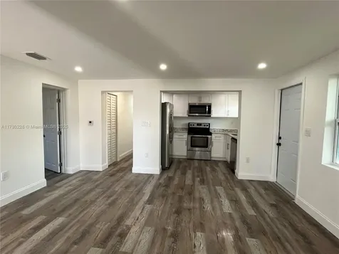 5618 SW 38th Street West Park FL 33023
