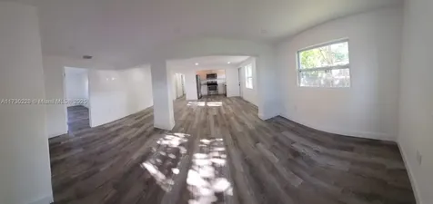 5618 SW 38th Street West Park FL 33023