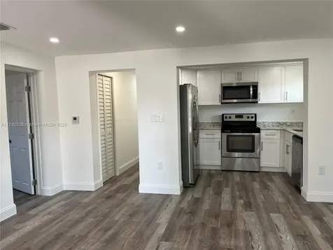 5618 SW 38th Street West Park FL 33023