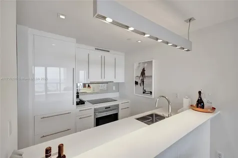 2201 Collins Avenue Miami Beach FL 33139