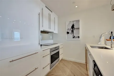 2201 Collins Avenue Miami Beach FL 33139