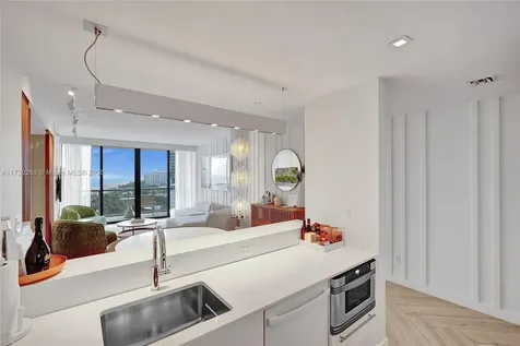 2201 Collins Avenue Miami Beach FL 33139