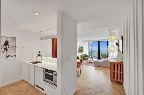 2201 Collins Avenue Miami Beach FL 33139
