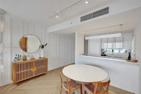 2201 Collins Avenue Miami Beach FL 33139
