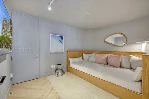 2201 Collins Avenue Miami Beach FL 33139