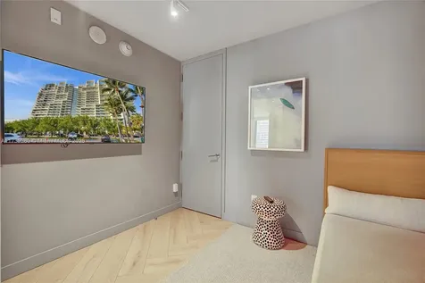 2201 Collins Avenue Miami Beach FL 33139