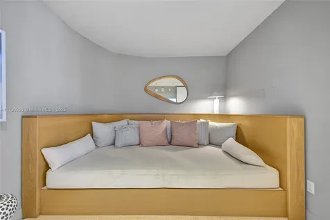 2201 Collins Avenue Miami Beach FL 33139