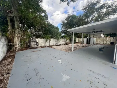 1331 N 69th Way Hollywood FL 33024
