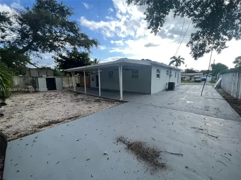 1331 N 69th Way Hollywood FL 33024