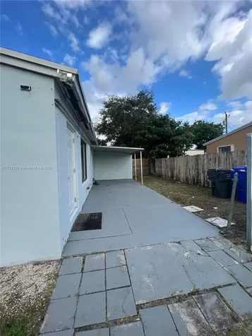 1331 N 69th Way Hollywood FL 33024