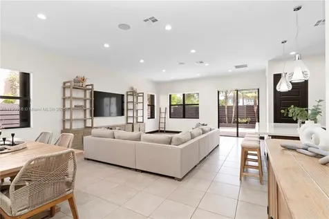 15909 SW 136th Way Miami FL 33196
