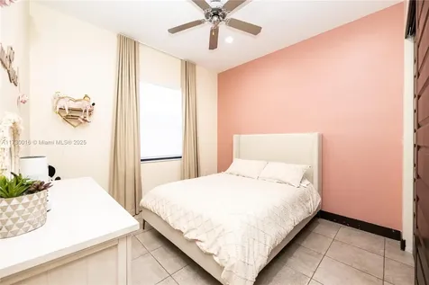 15909 SW 136th Way Miami FL 33196