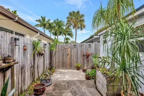 1401 NE 33rd Street Oakland Park FL 33334