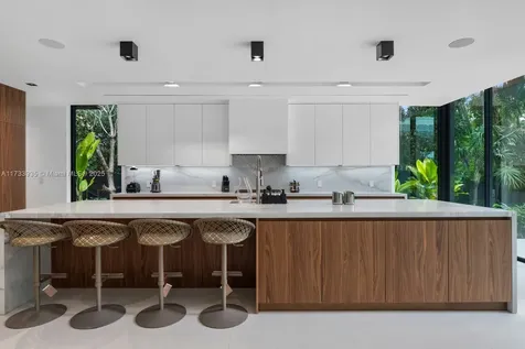 4040 Kiaora Street Miami FL 33133