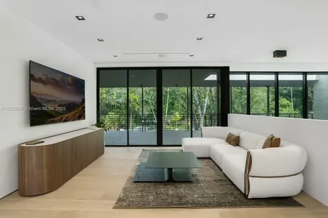 4040 Kiaora Street Miami FL 33133