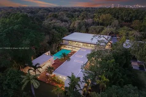 4040 Kiaora Street Miami FL 33133