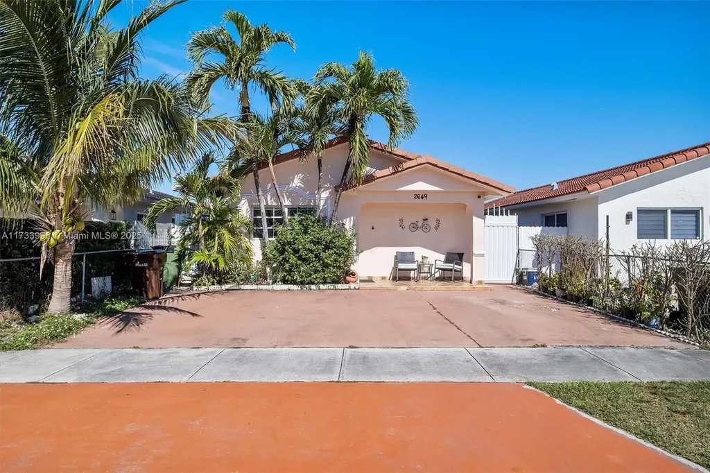 2649 W 70th Place Hialeah FL 33016