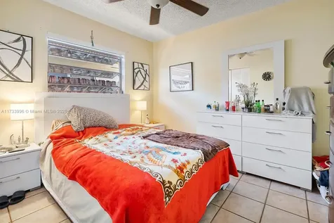 2649 W 70th Place Hialeah FL 33016