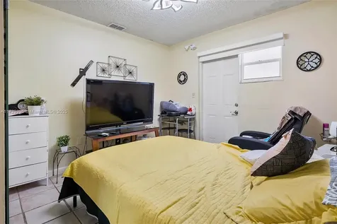 2649 W 70th Place Hialeah FL 33016