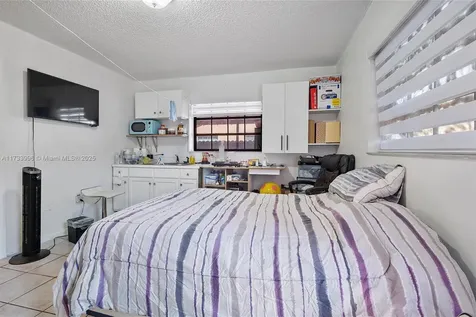 2649 W 70th Place Hialeah FL 33016