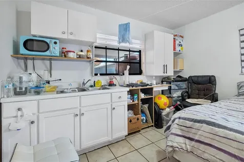 2649 W 70th Place Hialeah FL 33016