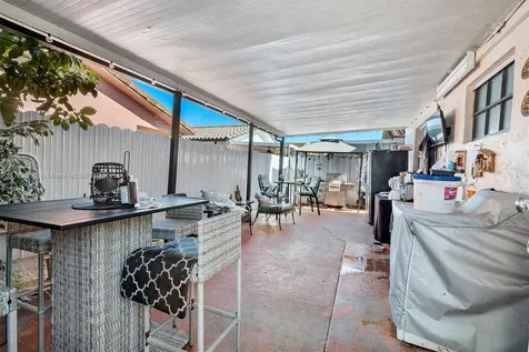 2649 W 70th Place Hialeah FL 33016